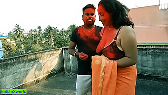 Budak Tamil Muda Menikmati Kegembiraan Berganda Dengan Dua Isteri India Matang Yang Menakjubkan Di Holi