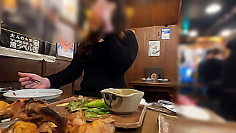 Ein Authentischer Japanischer Voyeur Fängt Die Intimen Momente Einer Atemberaubenden 28-Jährigen Während Einer Romantischen Begegnung Ein.