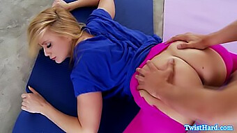 I movimenti di yoga di AJ Applegate e le abilità di deepthroat