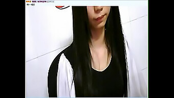 Tânăra fată asiatică pe webcam: Myxcamgirl.com