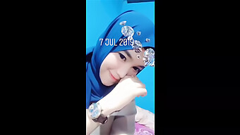 Indonesian Girl Showcases Her Sensual Dance Moves On Bigo Live