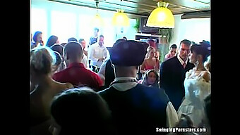 Festa De Casamento Hardcore Com Convidados Noivos E Safados