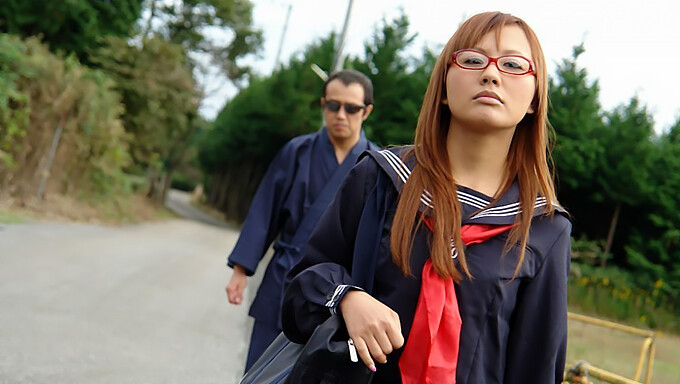 Miu Tamura a envie d'être la poupée de baise obéissante ultime