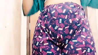 Desi Aunty Gets Her Salwar And Hand Smacked In Clear Hindi Audio