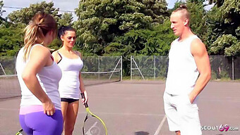 Après Le Tennis, Jess, Une Mère Séduisante, Est Dupée Pour Avoir Des Relations Sexuelles Avec L'Ami De Son Fils, Entraînant Une Rencontre Intense Et Agréable.