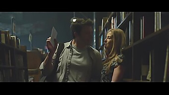 明星主演的电影"Gone Girl"的所有亲密时刻