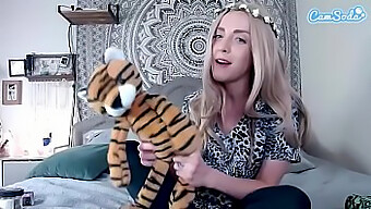 La parodie de Carol Baskin et Joe Exotic en webcam avec une grosse bite et le roi du tigre