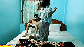 An Indian 18-Year-Old Enjoys Hotel Room Service With A Seductive Girl In Mumbai