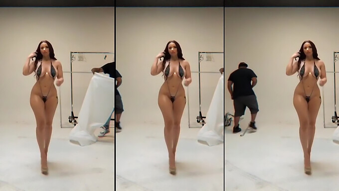 Le grandi tette naturali di John Walker vengono scopate in un video hot