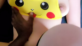 Amateur Franse Meid In Pikachu Kostuum Wordt Intens Geneukt