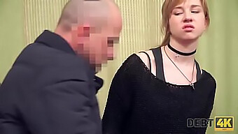 Zrzka Alice Klay Provádí Orální A Vaginální Sex Na Sběrateli Půjček V Domácím Videu