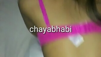 วิดีโอโฮมเมดของ Chhaya Bhabi ที่เป็นผู้ใหญ่ของ Desi ที่มีหีแน่น