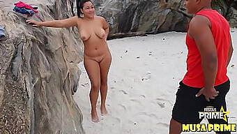 Novinha'S Beach Adventure: 18-Year-Old With Big Tits And Ass In Rio De Janeiro