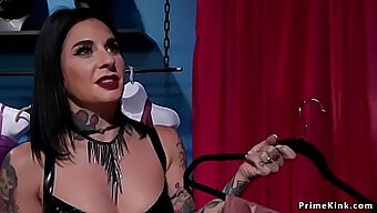 Dor E Prazer Em Uma Foda Fetichista Com A Dominatrix Femdom