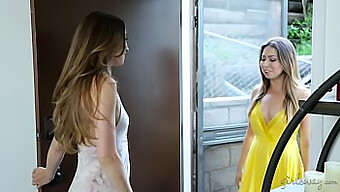 Melissa Moore E Capri Anderson Em Um Vídeo Quente Com Dois Temas