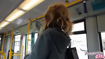 Alman Kızla Frankfurt Tramvayında Halka Açık Mastürbasyon