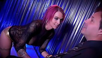 Anna Bell Peaks Faz Um Striptease Particular Para Você