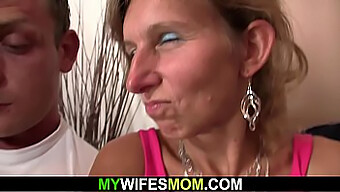 Mẹ Milf Bị Bạn Trai Của Con Trai Đụ Từ Phía Sau