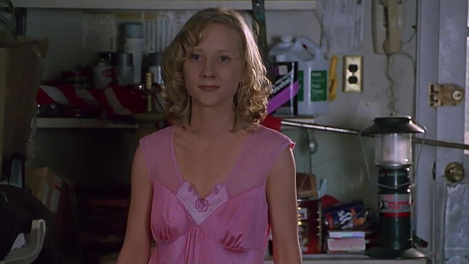 Anne Heche in undercover cop role in "Donnie Brasco"