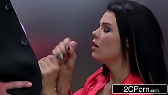 Peta Jensen Em Uma Cena Sensual Com Zzs.