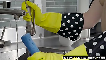 Brazzers Predstavuje: Naša Rozkošná Spoluhráčka S Elsou Jean, Osou Lovely A F V Drsnej Análnej Akcii