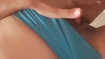 Chica Turca Hace Una Caliente Paja En La Ducha