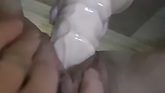 অভিজাত (18+) ডিল্ডো দিয়ে সোলো সেক্স উপভোগ করে